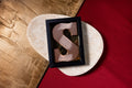 Bonoir melk chocoladeletter met gekleurde decoratie