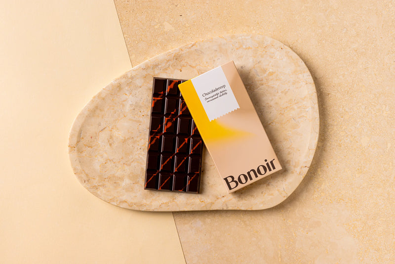 Pure chocoladereep met geconfijte sinaasappel en koek